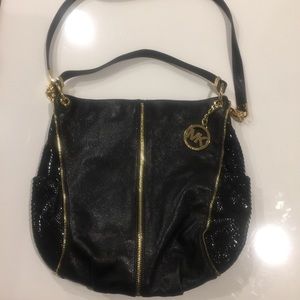 LIKE NEW/ MICHAEL KORS  NEWMAN SHOULDER BAG